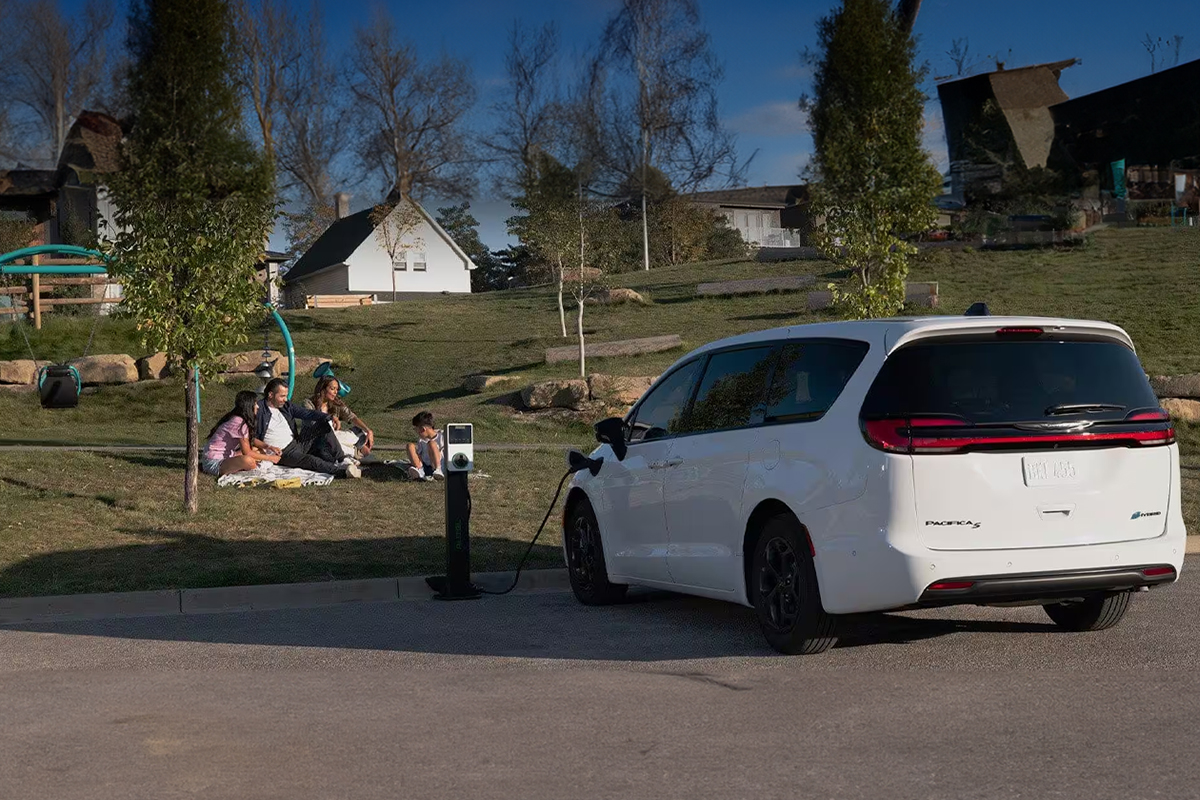 What’s New in the Latest Chrysler Pacifica Plug-In Hybrid? 01